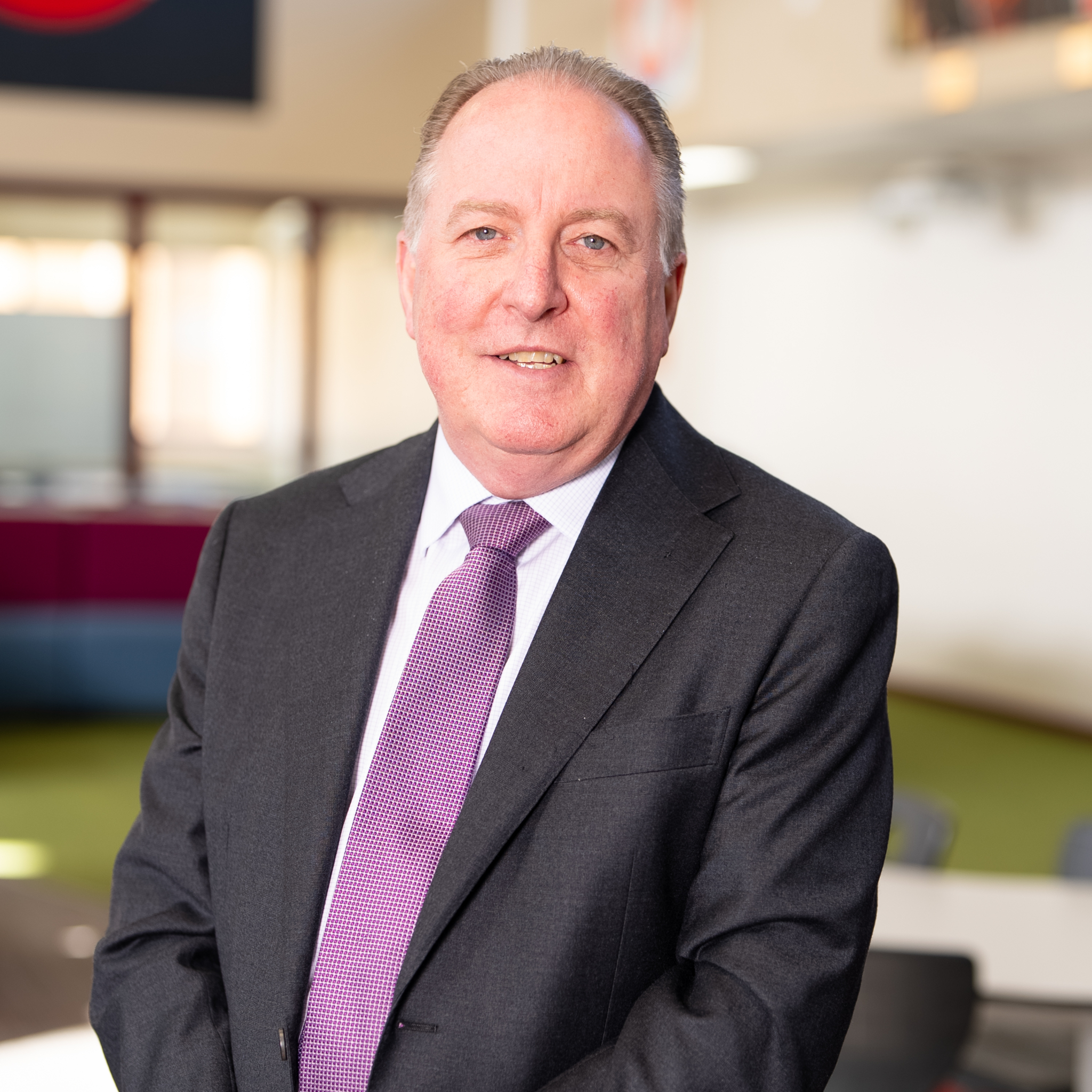 Mr Peter Dickinson