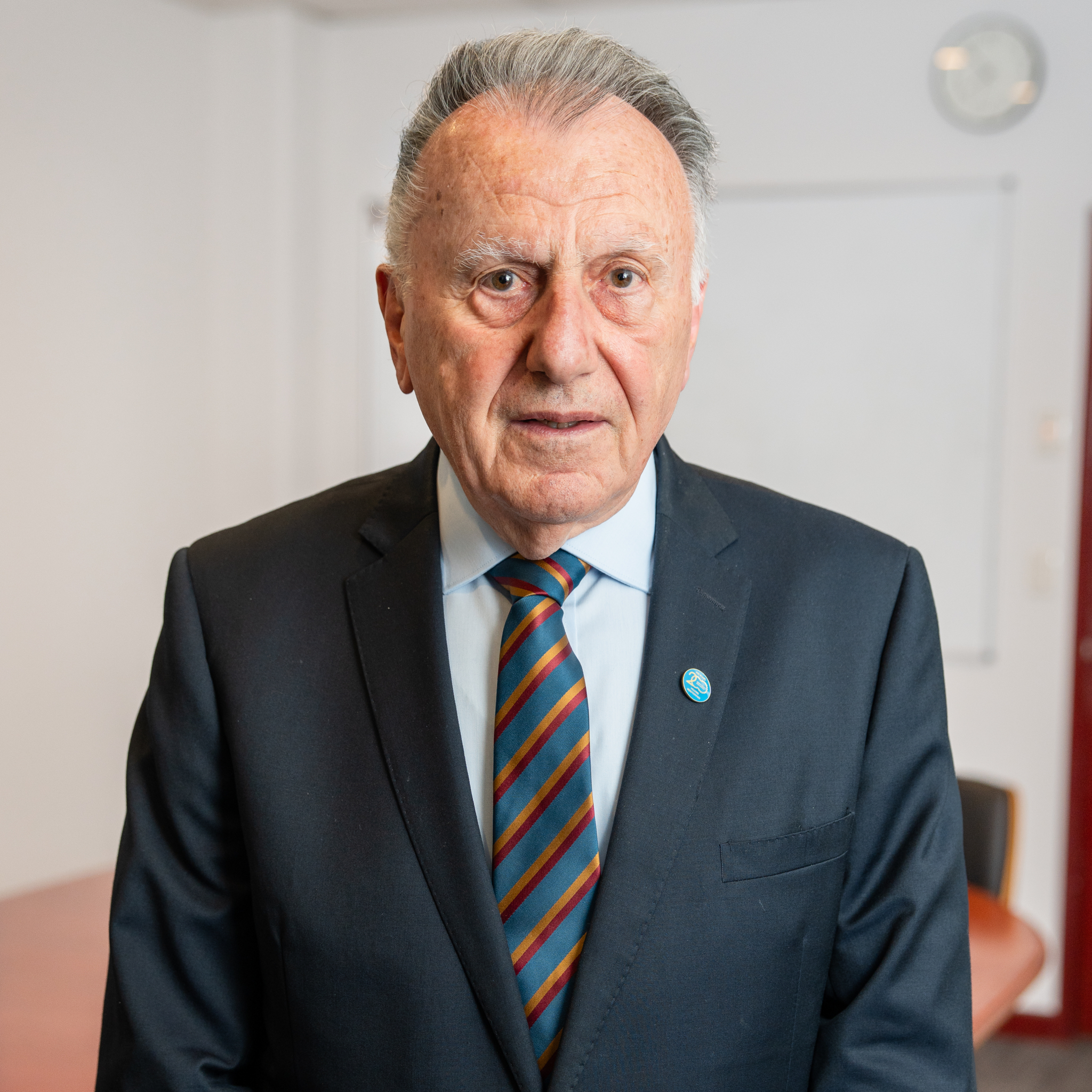 Mr Sam Vassos