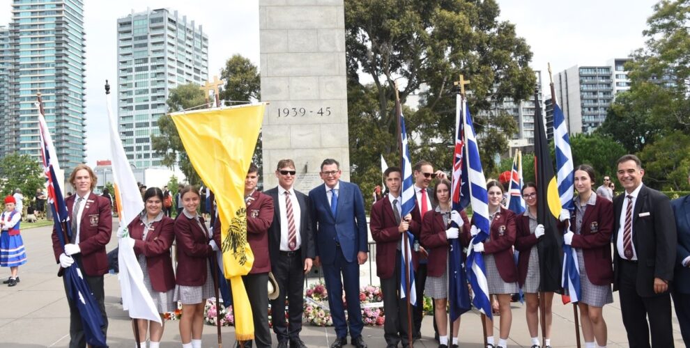 Premier Dan Andrews and staff and students from Oakleigh Grammar at the Shrine of Remembrance